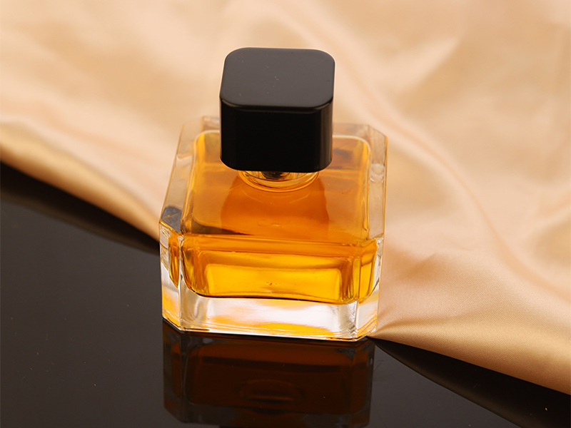 Wholesale perfume bottle spot square glass bottle 70ml spray