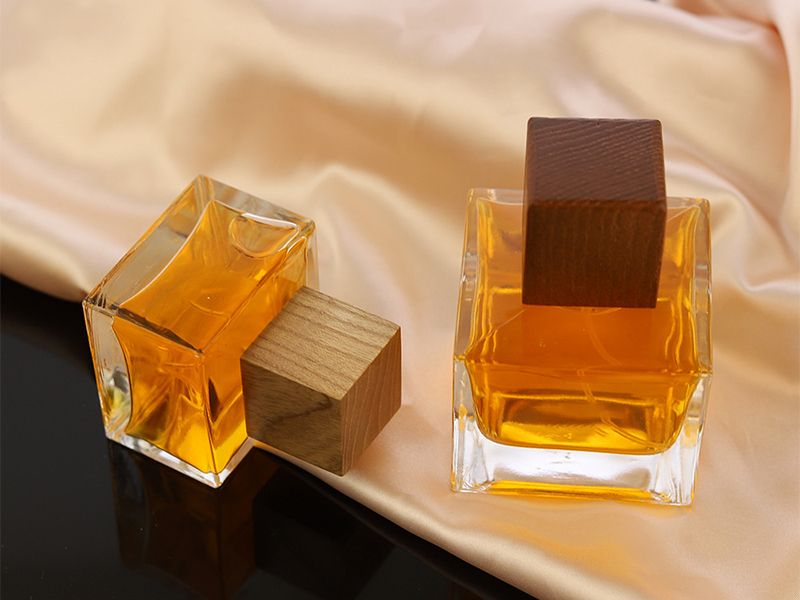 Wholesale perfume bottle spot square glass bottle 70ml spray