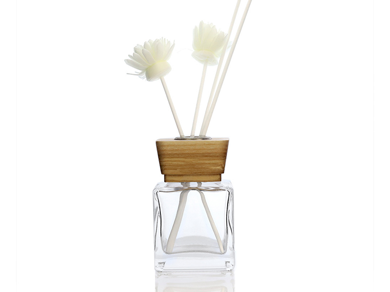 Square bottle with wooden cover Glass aromatherapy diffuser bottle