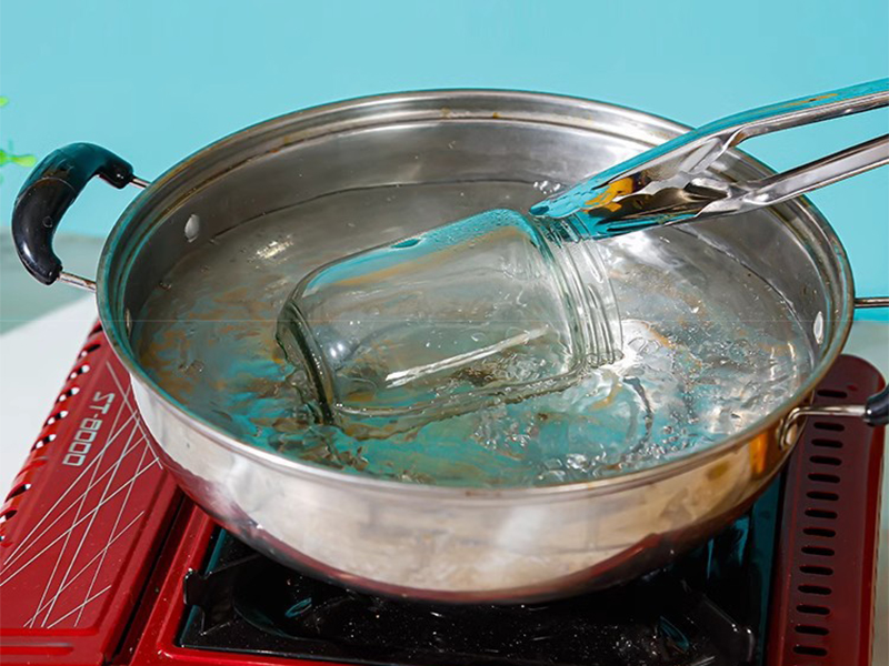 Empty canned food grade glass can be steamed and sealed