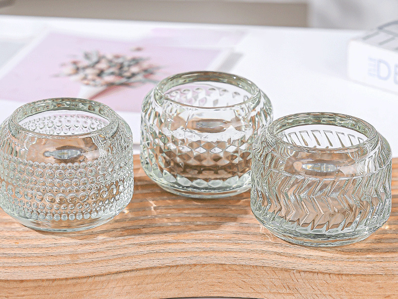 Factory wholesale transparent candle holders and candlesticks with reliefs
