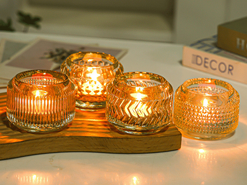 Factory wholesale transparent candle holders and candlesticks with reliefs