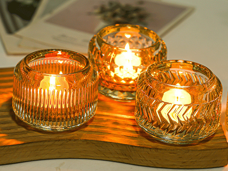 Factory wholesale transparent candle holders and candlesticks with reliefs