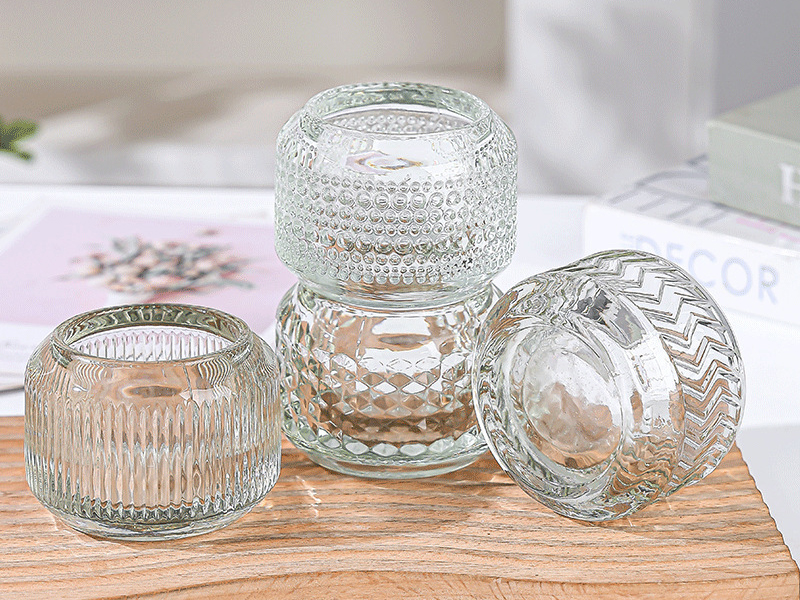 Factory wholesale transparent candle holders and candlesticks with reliefs